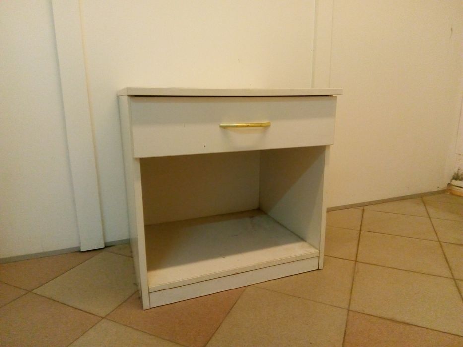 Шкаф с едно чекмедже