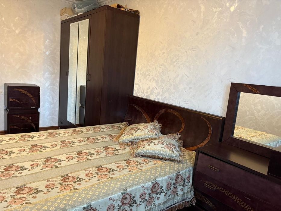 Продаю гарнитур в комплекте задвижные шкафы и кровать,