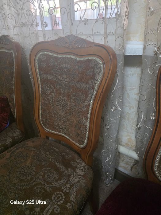 Стол и 12 стульев