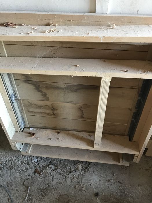 Vand stoc de mobila