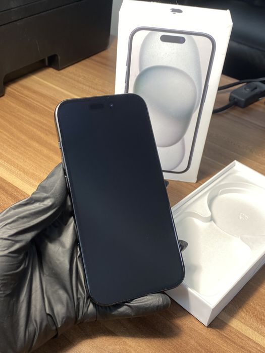 iPhone 15• 128 GB • Black