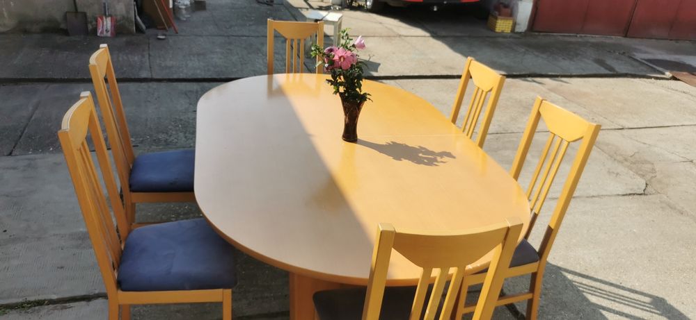 Masa sufragerie masiv 2m x1, 20 m cu 6 scaune in stare buna, cu mici urme defolosinta la fel si scaunele.