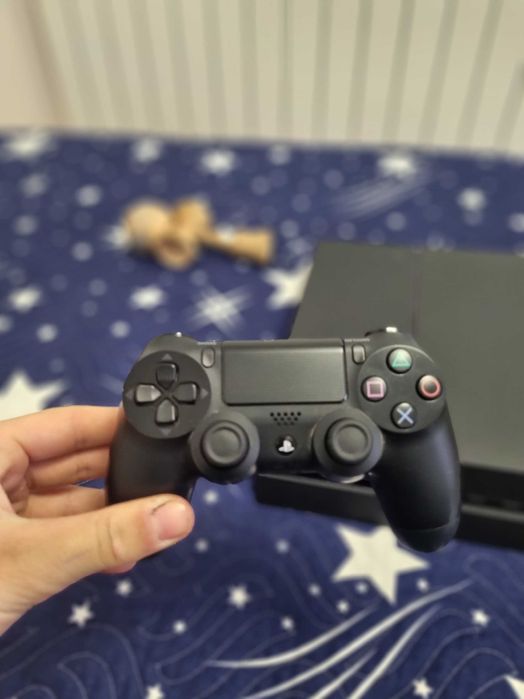 Vand ps 4 într-o stare foarte bună