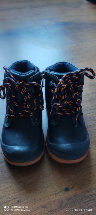 Продам ботинки осенние