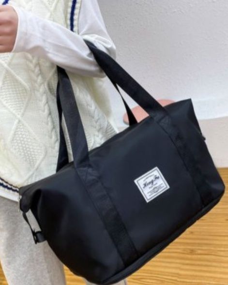 Черна чанта с уголемяващо се дъно