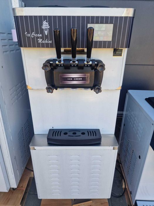 Masina de inghetata 2+1 Arome 220V 2400W NOUA Transport Gratuit