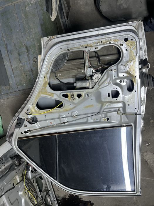Двери Mersedes benz C200