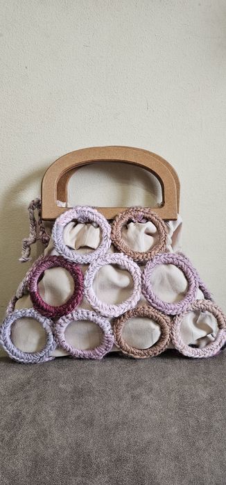 Дамски раници и чанти плетени на една кука