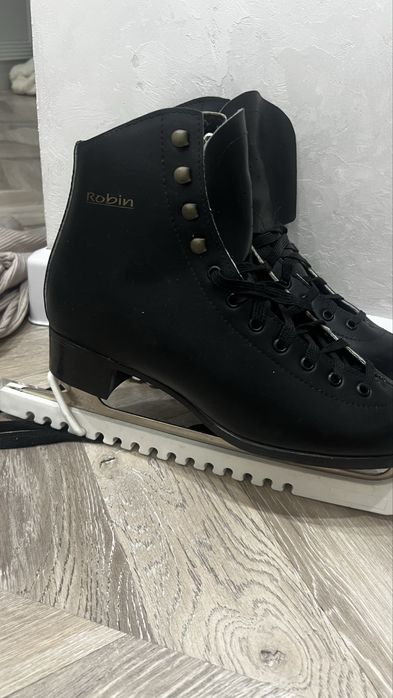 Продам коньки новая