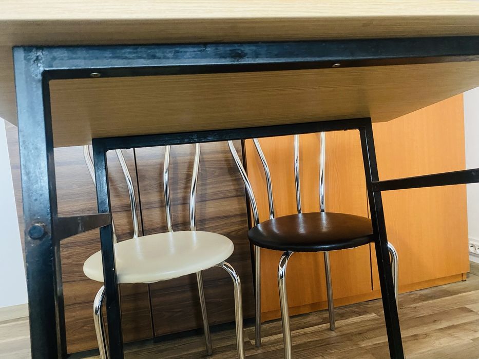 Masa cu doua scaune, foarte cocheta!