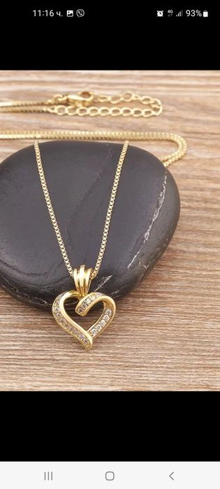 Позлатено колие.