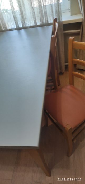 Столовый комплект ( стол + 4 стула)