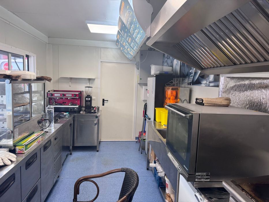 Afacere la cheie!!!Fast-food container mobil