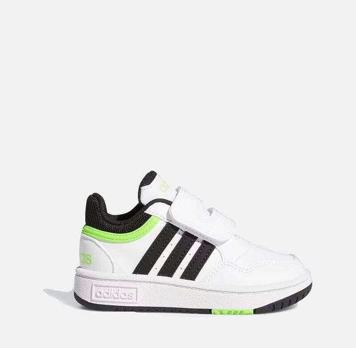 Бебешки маратонки оригинални, нови на Adidas