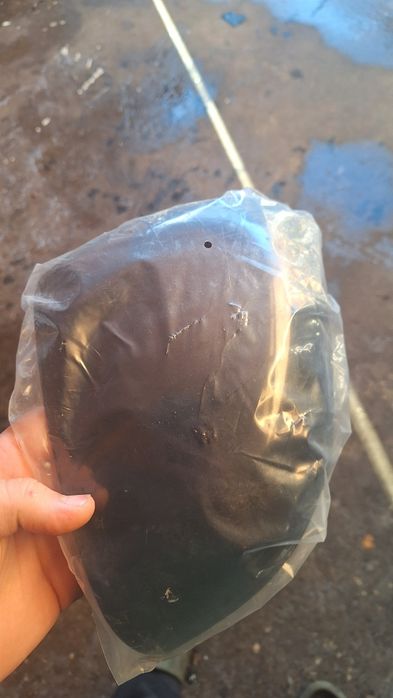 Capace de oglindă negre