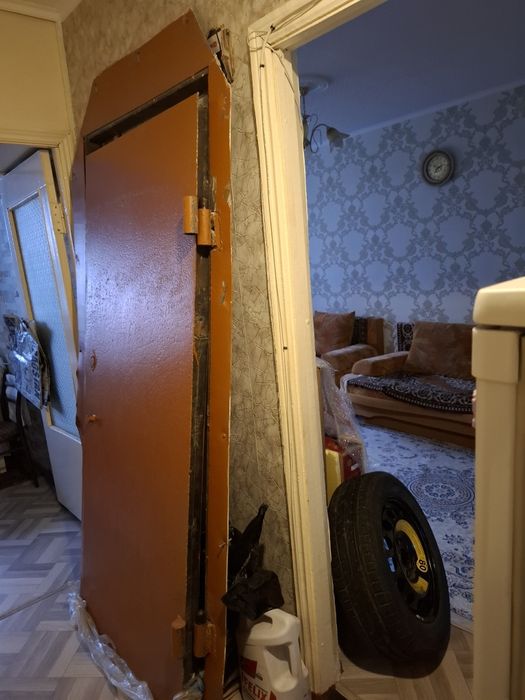 Входная железная дверь