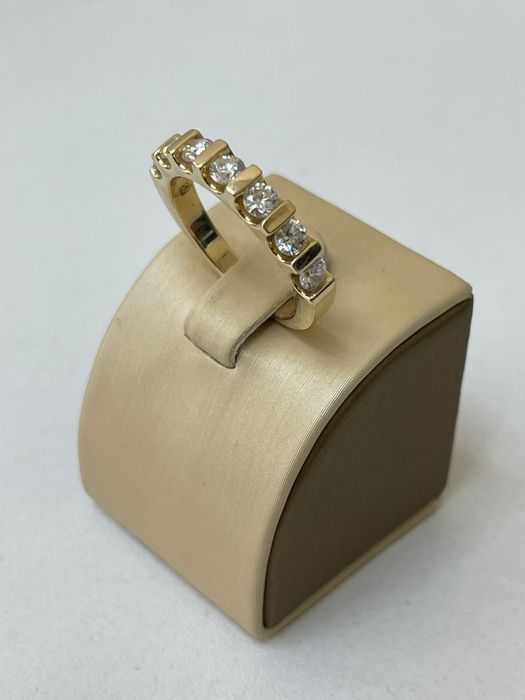 Inel cu pietre prețioase din aur de 14K Amanet BKG