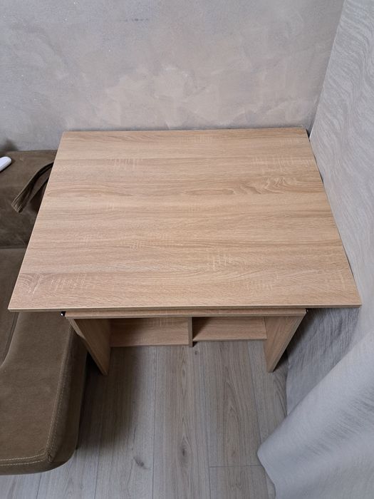 Birou Compact
Lungime 80,5
Lățime 65
Lățime la sol 67,5
Înălțime 73
Adâncime 51