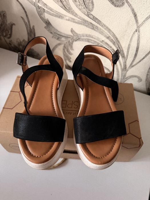 Сандалии женские