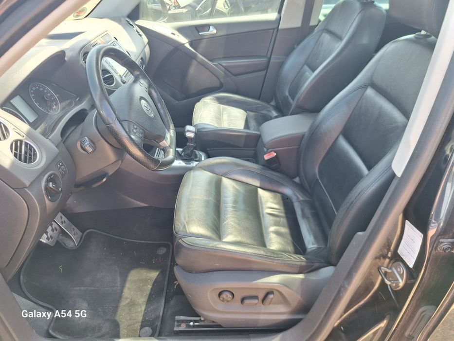 Dezmembrez VW Tiguan R-line 2010 2.0 tfsi CAW cod culoare LC9X