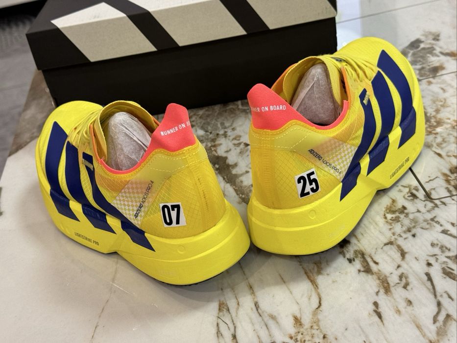 Adidas Adizero Adios Pro 4 în nuanța Pure Sulfur nr 41,5