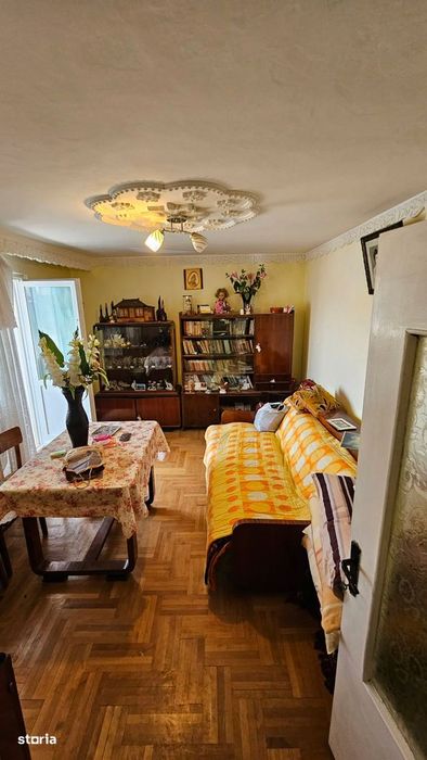 Apartament 3 camere, zona Scoala nr. 1, decomandat, spatios