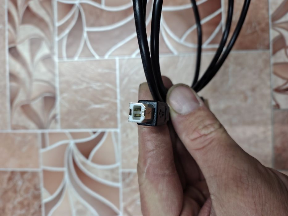 Активный USB-удлинитель, разные кабеля.