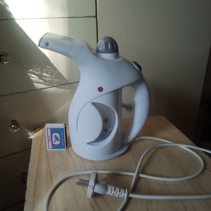 Продам ручной отпариватель.