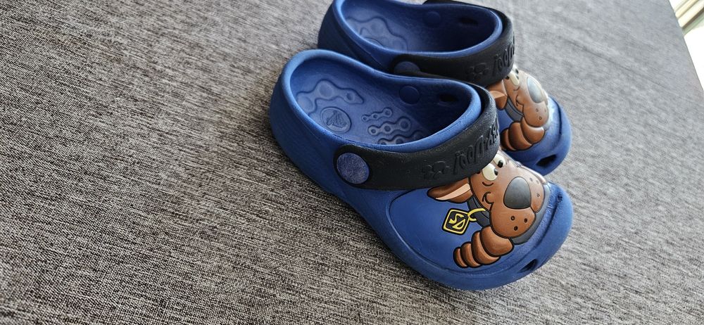 Slapi crocs scooby c7