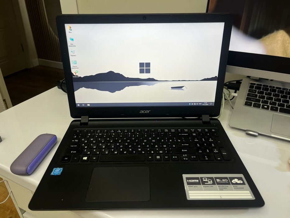 Продам ноутбук Acer. Установлен новый SSD 128. Все программы