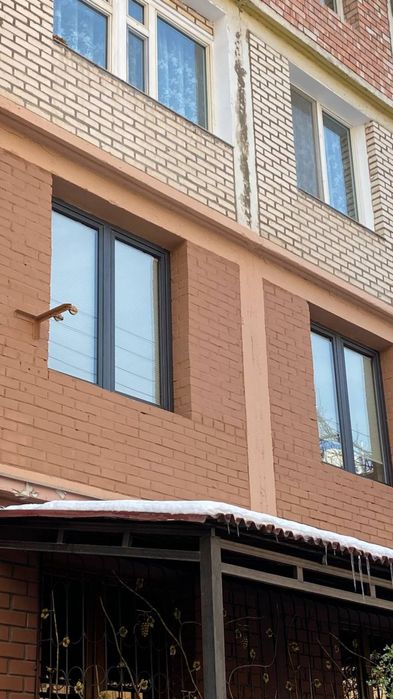 Услуга по установке козырьков на окна, и роликов для сушки белья