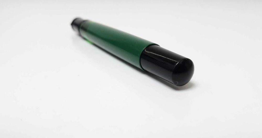 Stilou Pelikan M150, verde si negru