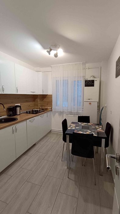 Apartament cu 2 camere , decomandat de închiriat pe termen lung