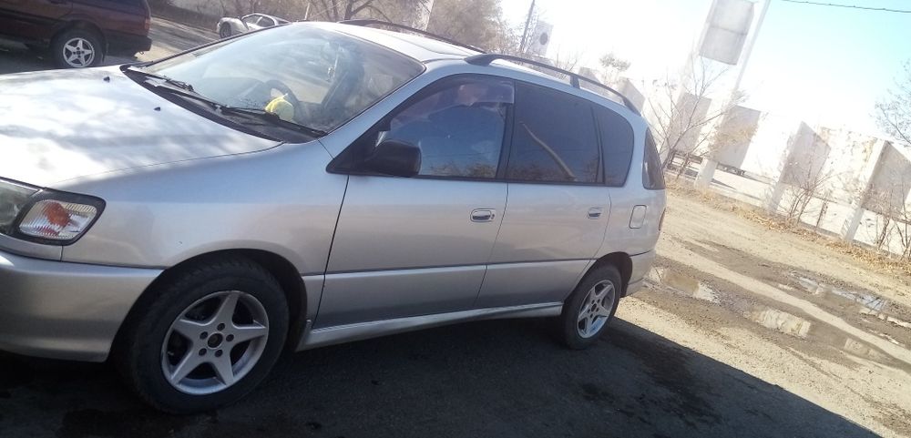 Продам машину тойота ипсум, есть торг