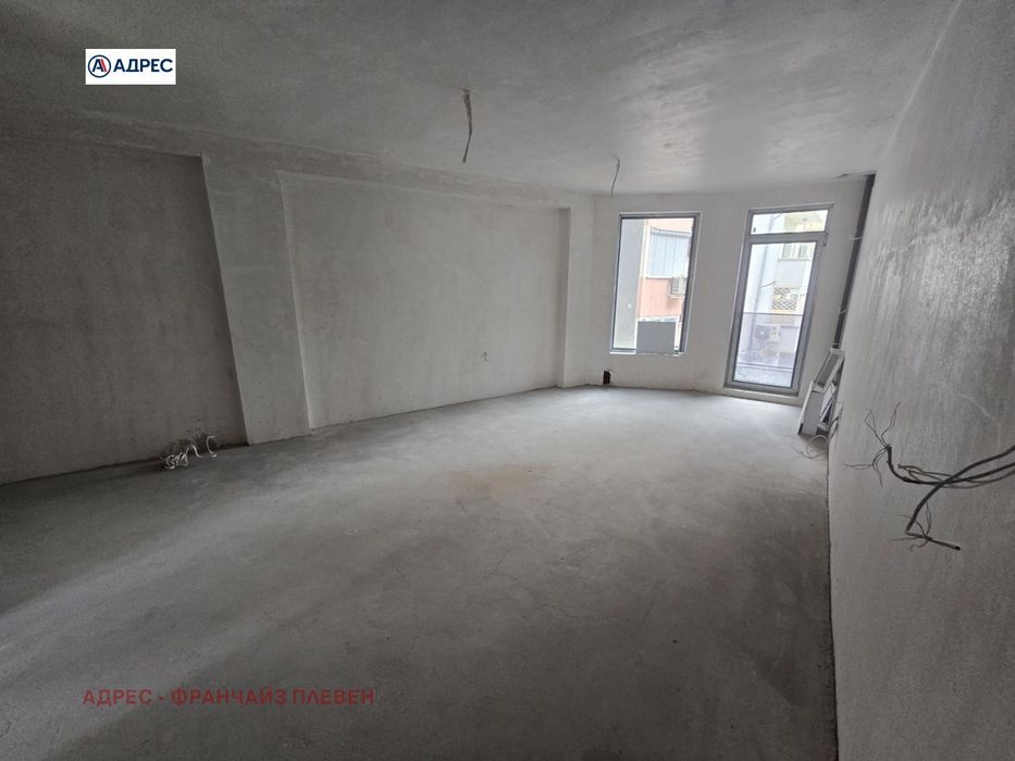 Продава се Тристаен апартамент в Плевен, Идеален център - 90 кв.м за 1350 €/кв.м - Снимка #2