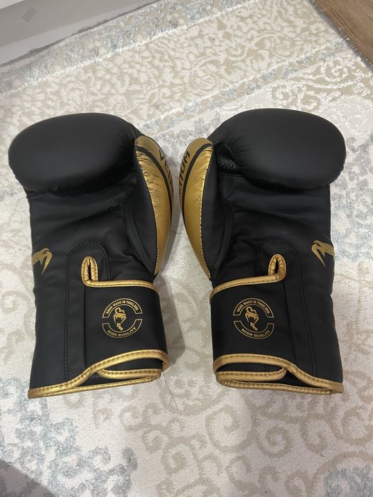 Боксерские перчатки Venum 12oz