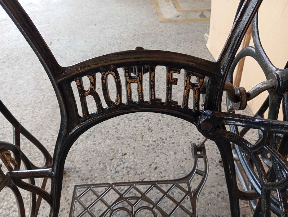 Маса от крака от шевна машина