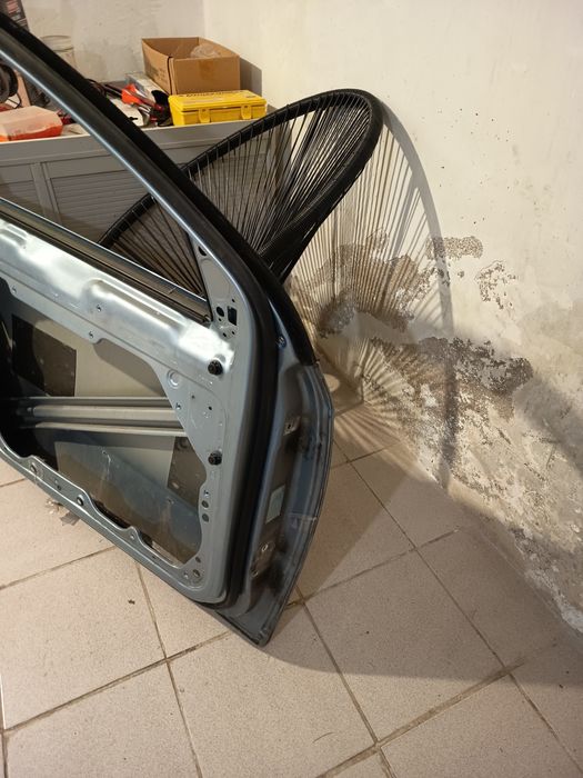 Vând ușă față stânga Passat B6