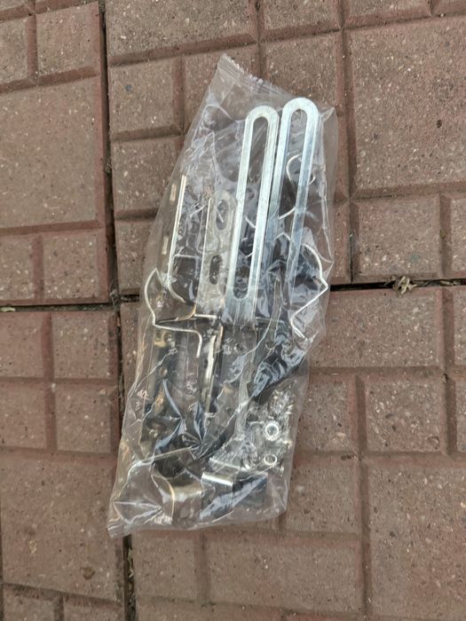 Vând clapeta pentru wc suspendat si set console fixare distribuitor