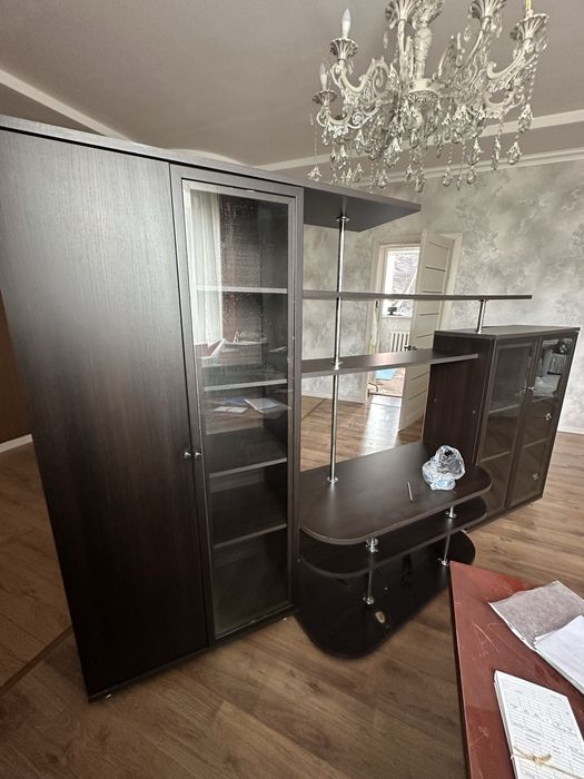 Продам шкаф для посуды и картин