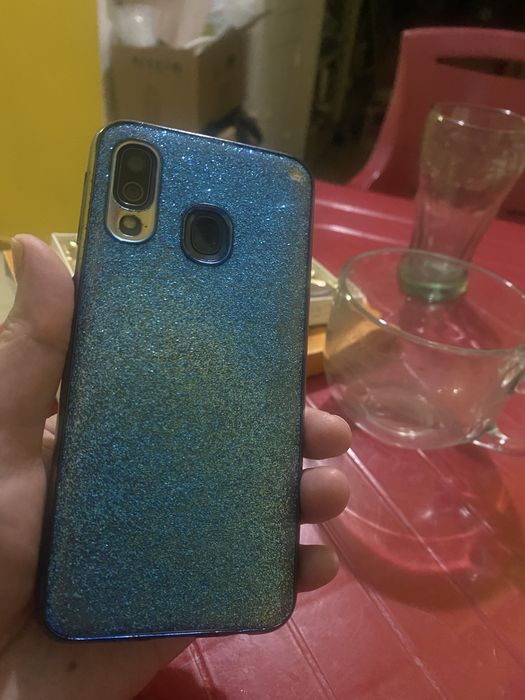 Продам Samsung Galaxy A40