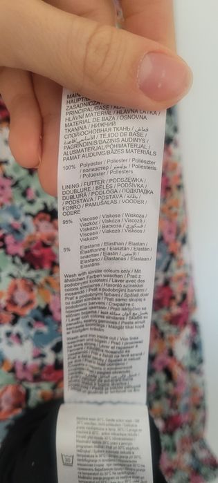 Rochie cu flori foarte potrivita în sarcina