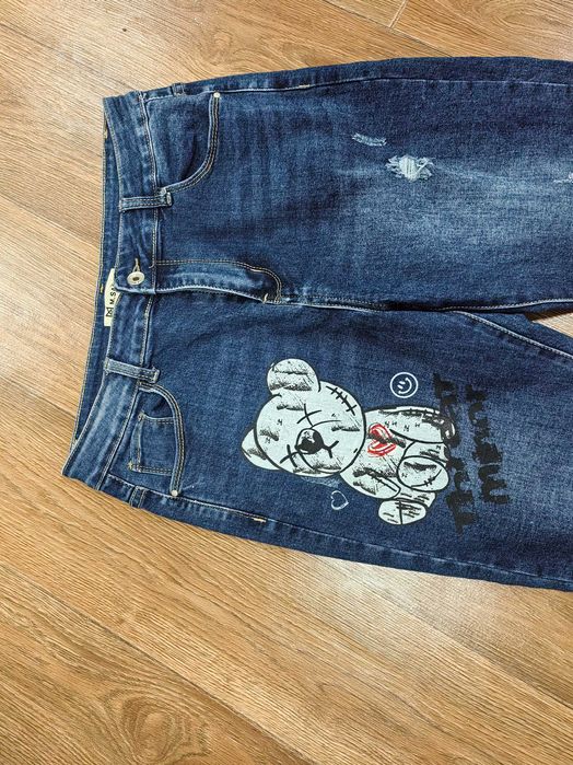 Дамски дънки размер 30.