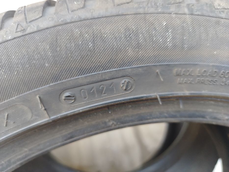 Гуми два броя 215/45/16