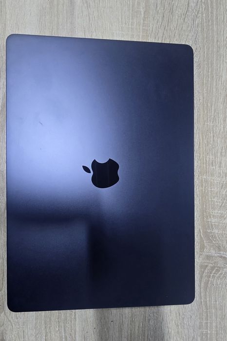 Macbook air 15 , m3 , 8-256 gb