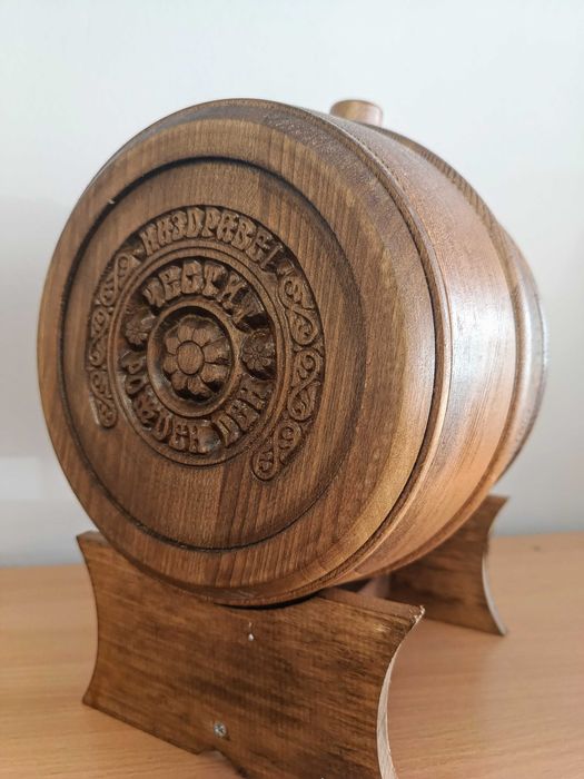 Дървено буре с дърворезба Честит рожден Ден/ Честит имен ден/ Наздраве