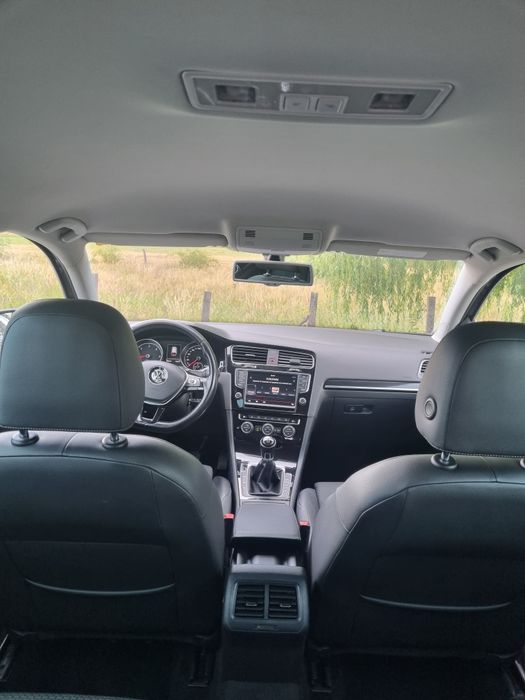 Vând Golf 7 1.6 TDI 110 Highline euro 6( 2 x rânduri de jante)