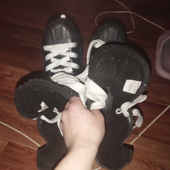 Продам хоккейные коньки