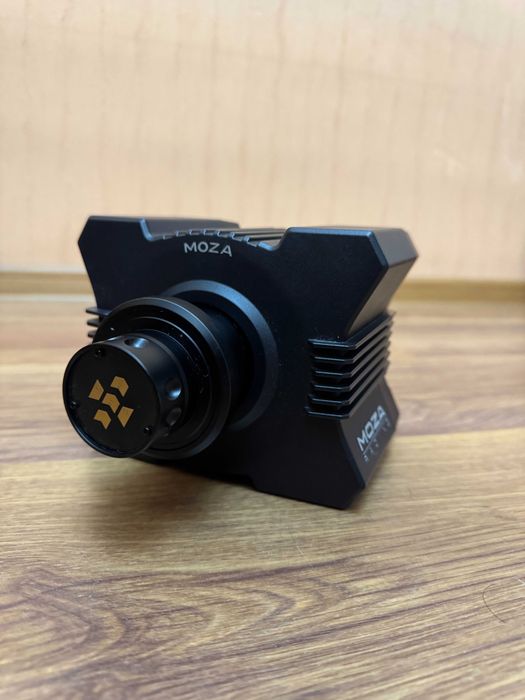 Руль Moza R5V2 Bundle  в идеальном состоянии