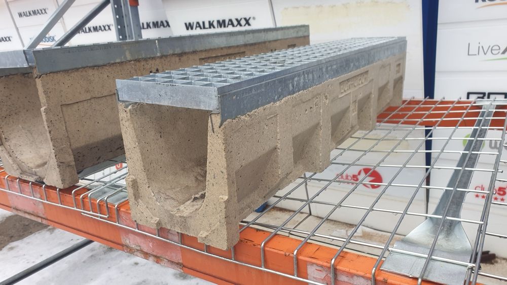Oferind spre vânzare o cantitate mare de rigole industriale de beton